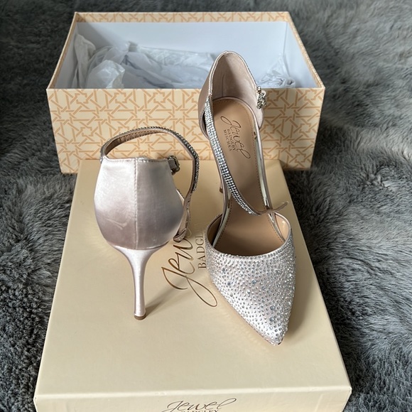 Badgley Mischka shoes! - Picture 2 of 5